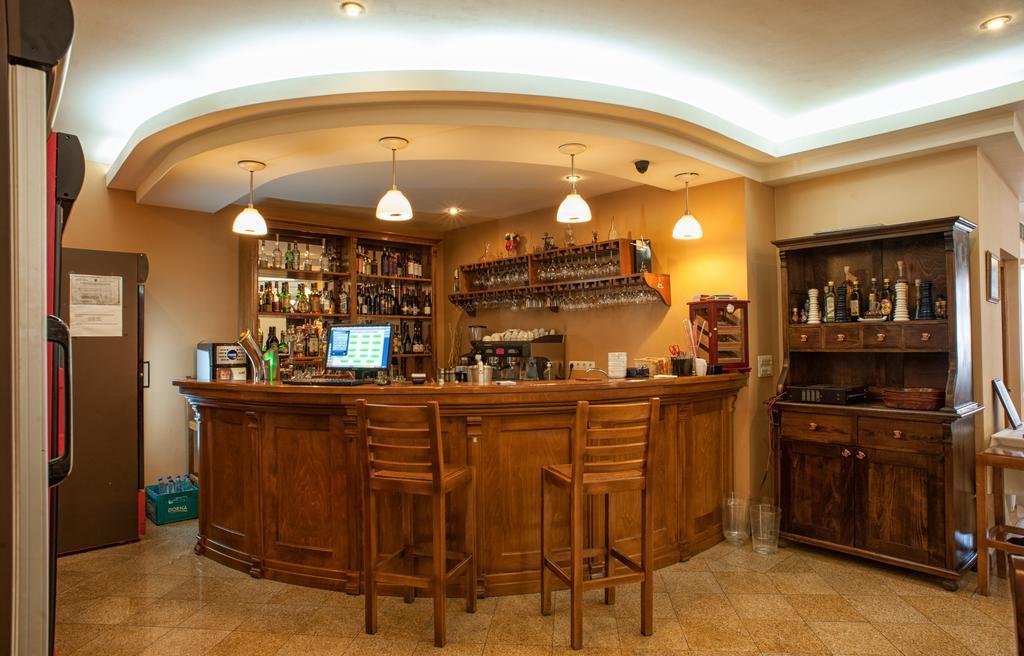 Pension La Fontana Baia Mare Bagian luar foto