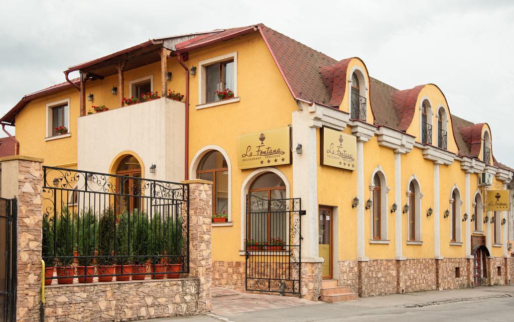 Pension La Fontana Baia Mare Bagian luar foto
