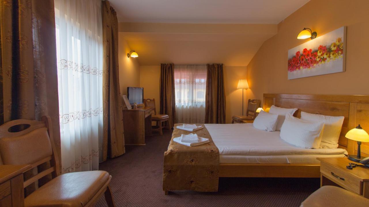 Pension La Fontana Baia Mare Bagian luar foto